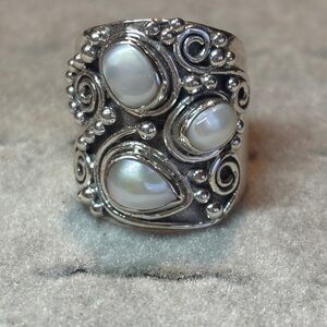 Elegant Silver Pearl Ring Sz. 7 Not fully soldered to the edge on bottom
